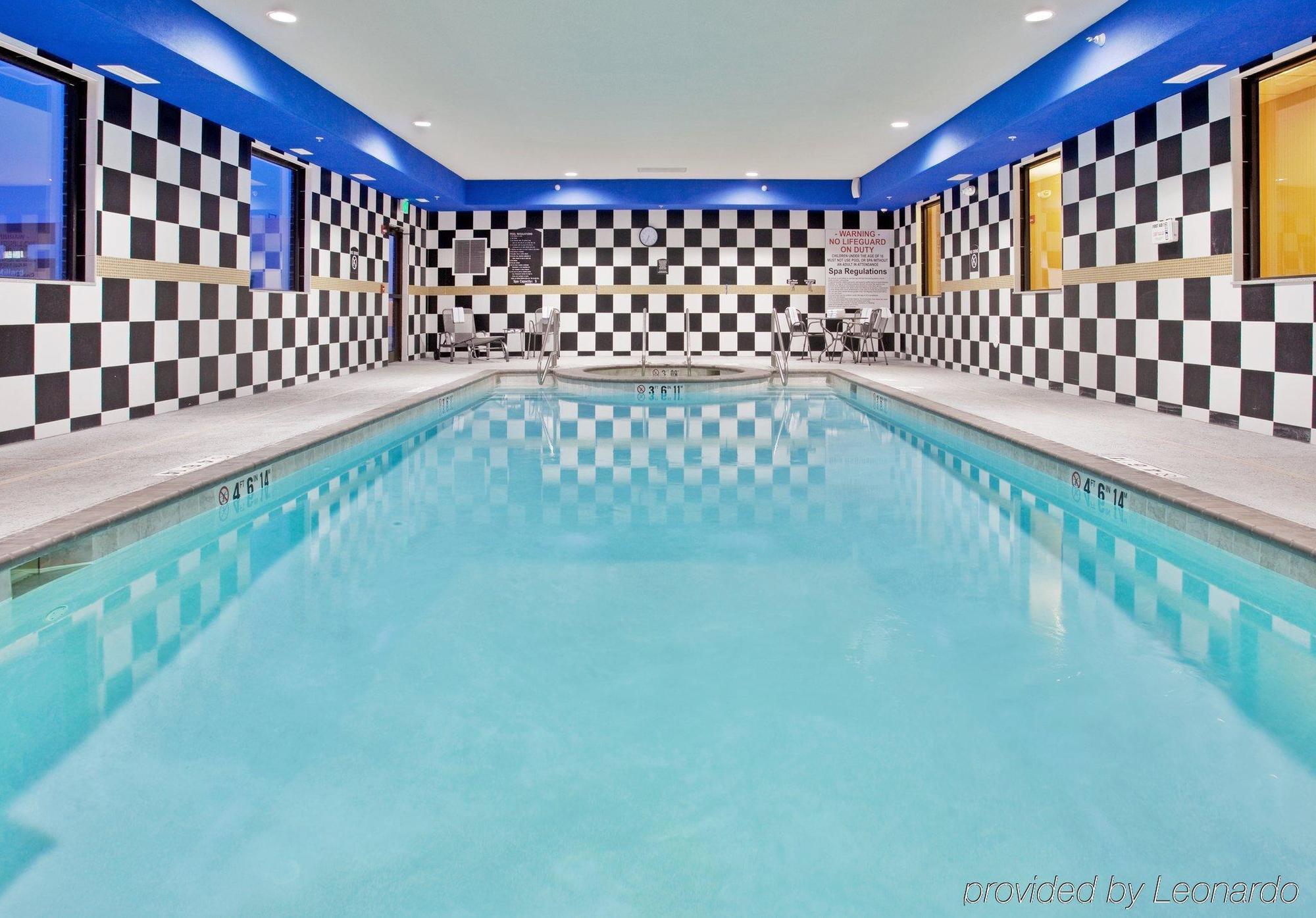 Holiday Inn Express Hotel And Suites Lincoln Airport By Ihg Eksteriør bilde