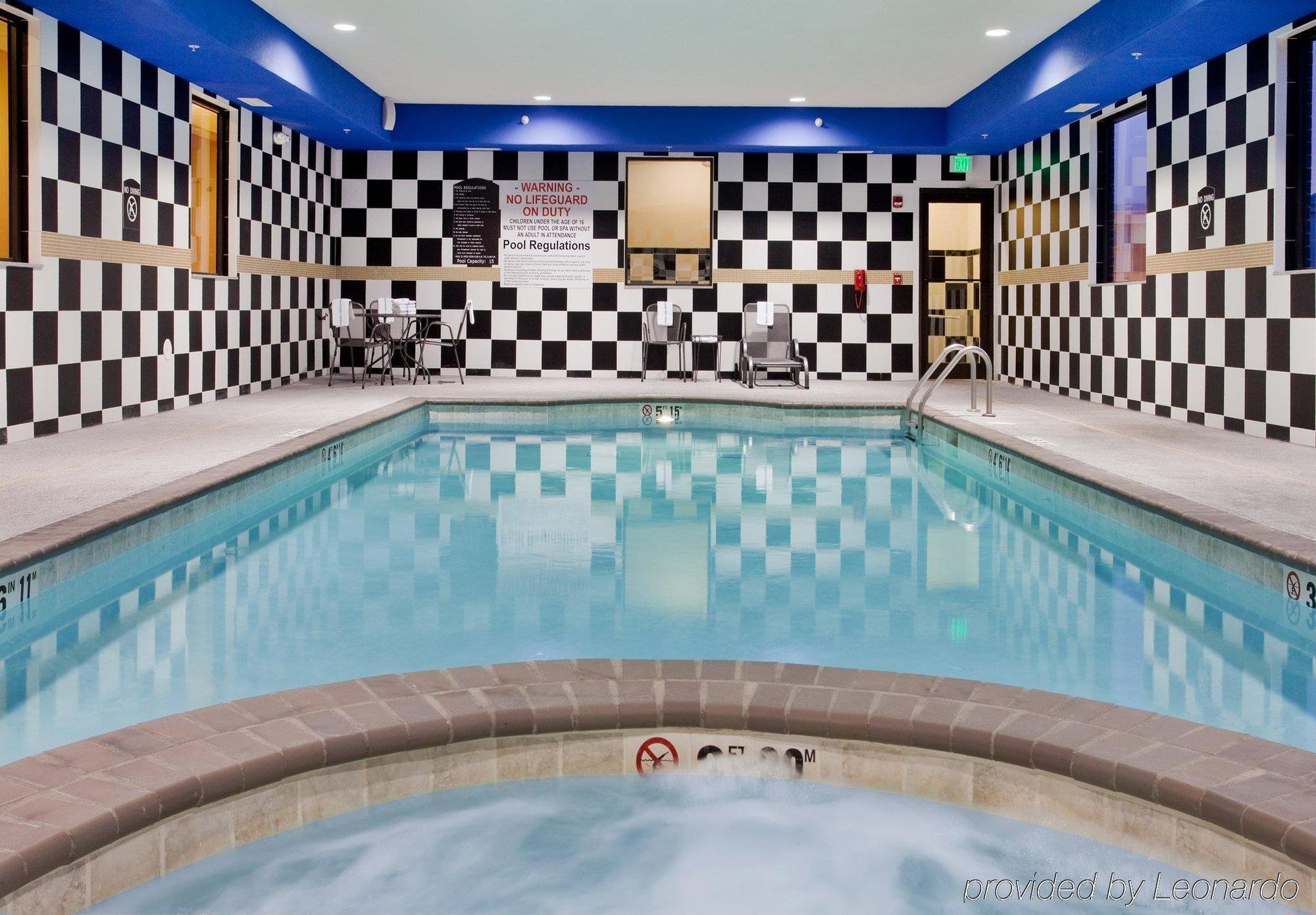 Holiday Inn Express Hotel And Suites Lincoln Airport By Ihg Eksteriør bilde