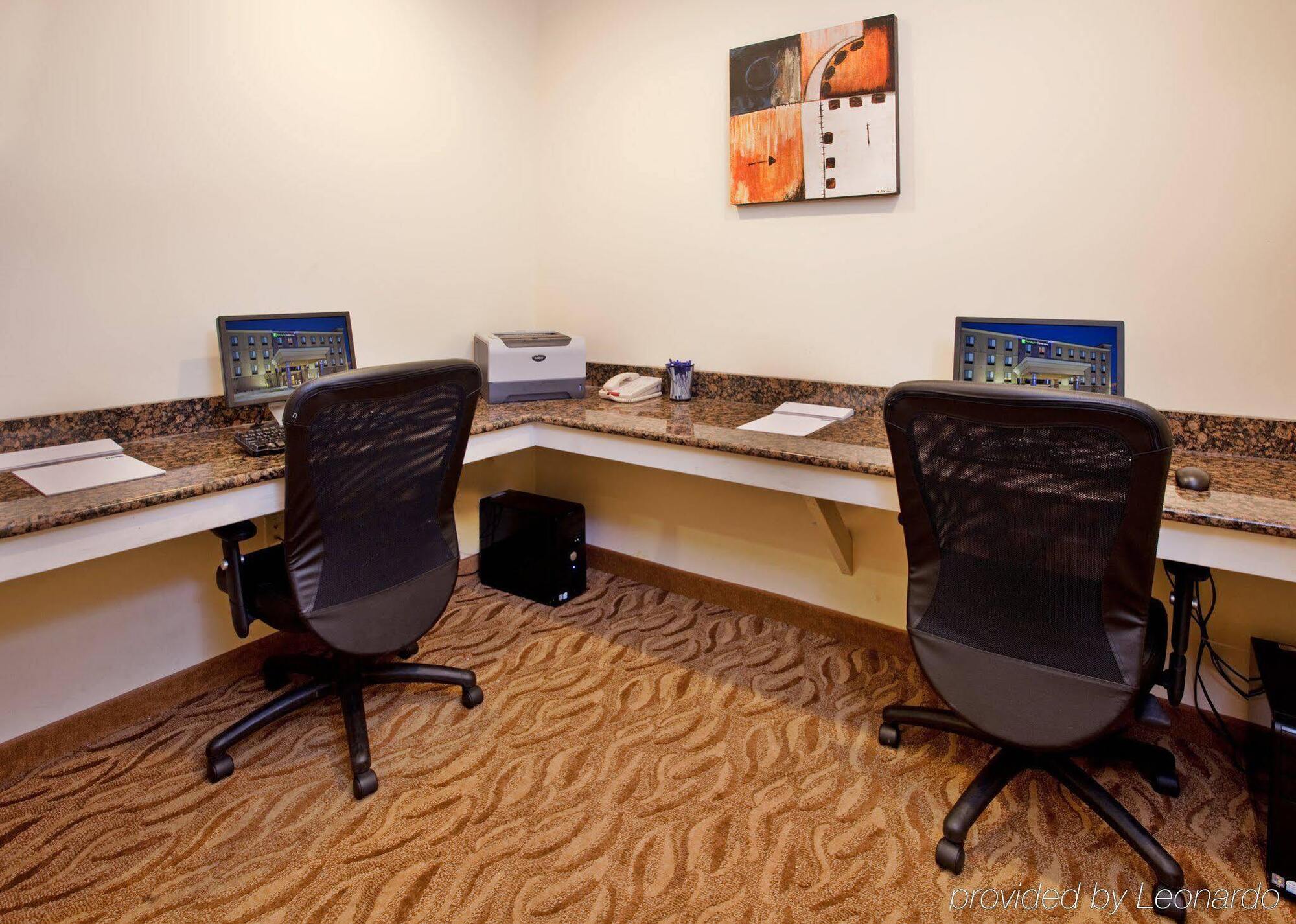 Holiday Inn Express Hotel And Suites Lincoln Airport By Ihg Eksteriør bilde