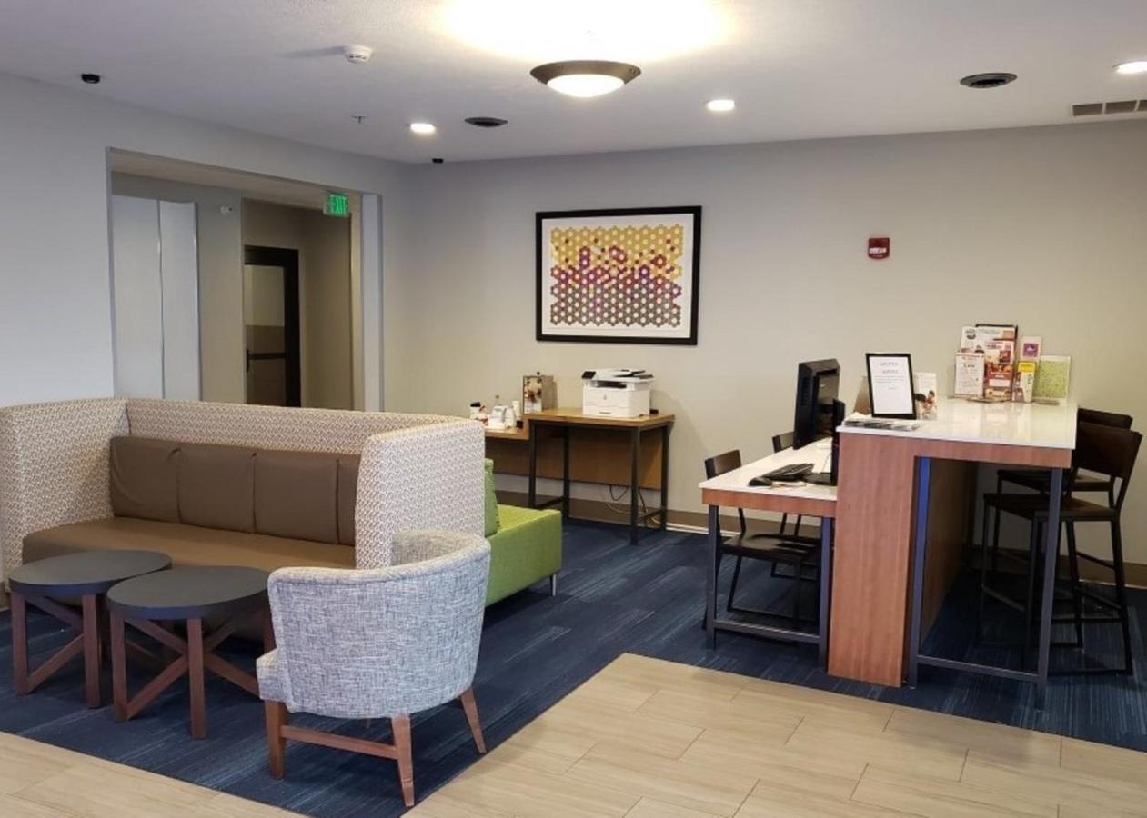 Holiday Inn Express Hotel And Suites Lincoln Airport By Ihg Eksteriør bilde