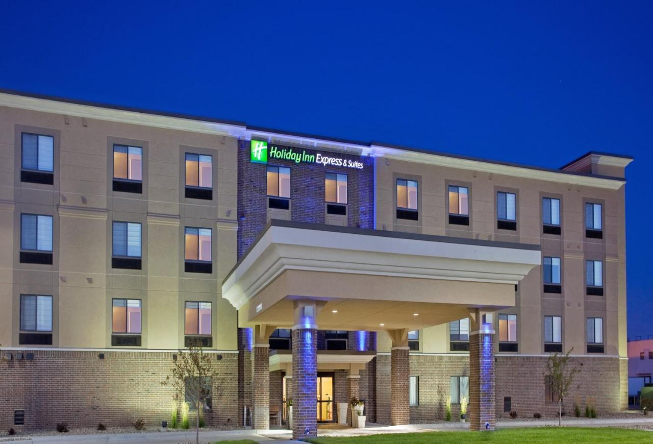 Holiday Inn Express Hotel And Suites Lincoln Airport By Ihg Eksteriør bilde