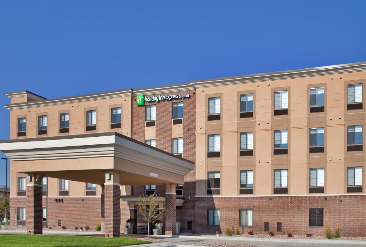 Holiday Inn Express Hotel And Suites Lincoln Airport By Ihg Eksteriør bilde