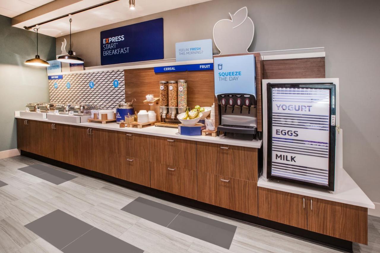 Holiday Inn Express Hotel And Suites Lincoln Airport By Ihg Eksteriør bilde