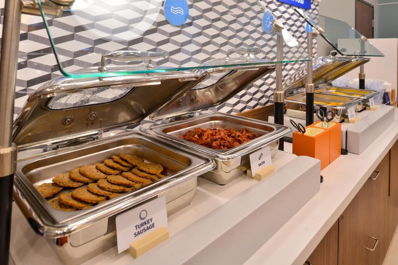 Holiday Inn Express Hotel And Suites Lincoln Airport By Ihg Eksteriør bilde